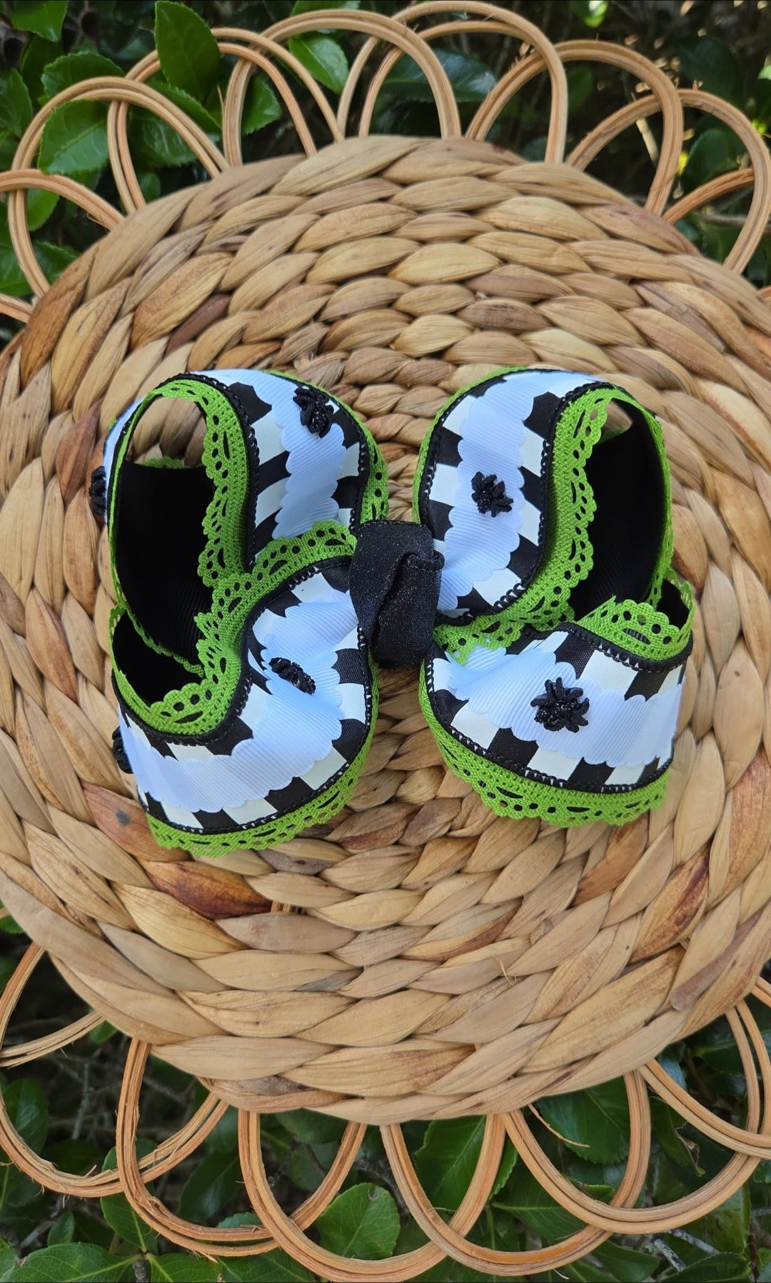 Beetlejuice Scallop w/Spider embellishments Bow on Clip