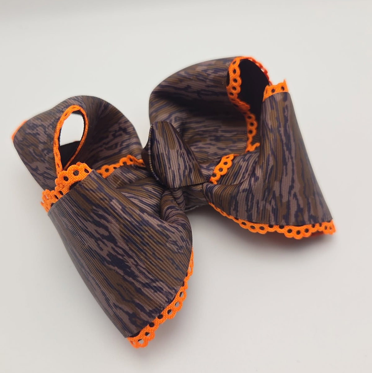 Bottomland Camo & Hunter Orange Bow on Clip